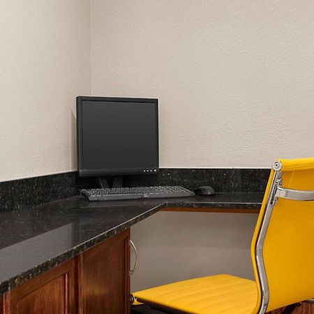 Days Inn By Wyndham Demopolis Bagian luar foto