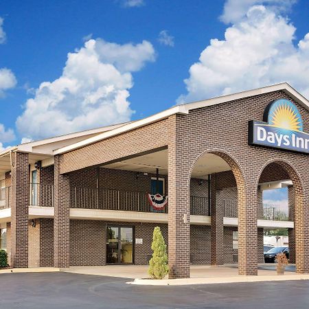 Days Inn By Wyndham Demopolis Bagian luar foto