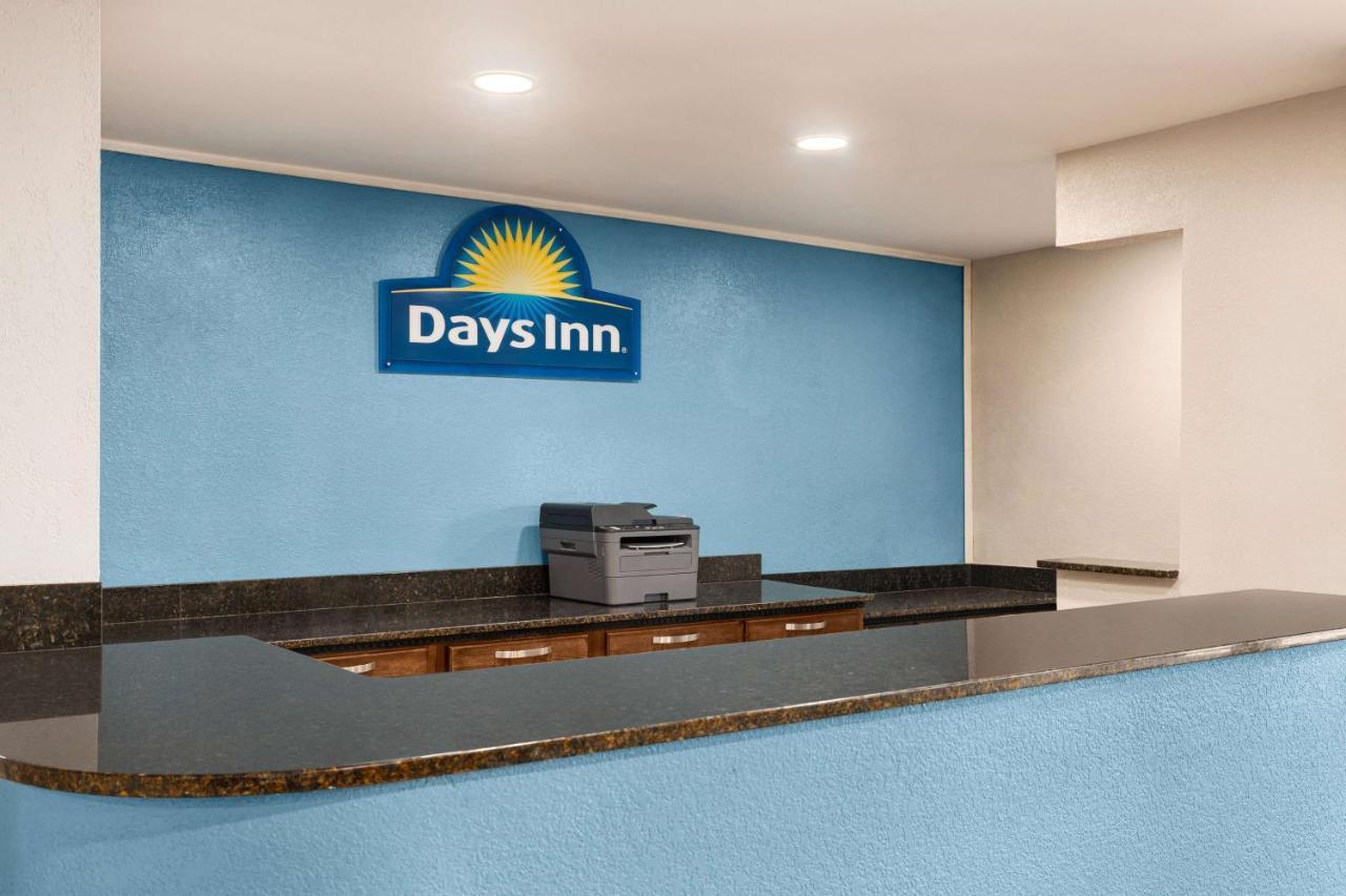 Days Inn By Wyndham Demopolis Bagian luar foto