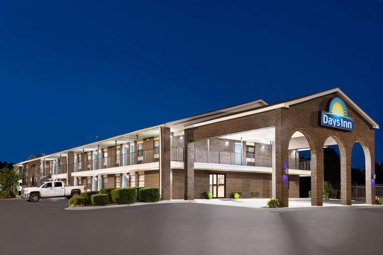 Days Inn By Wyndham Demopolis Bagian luar foto