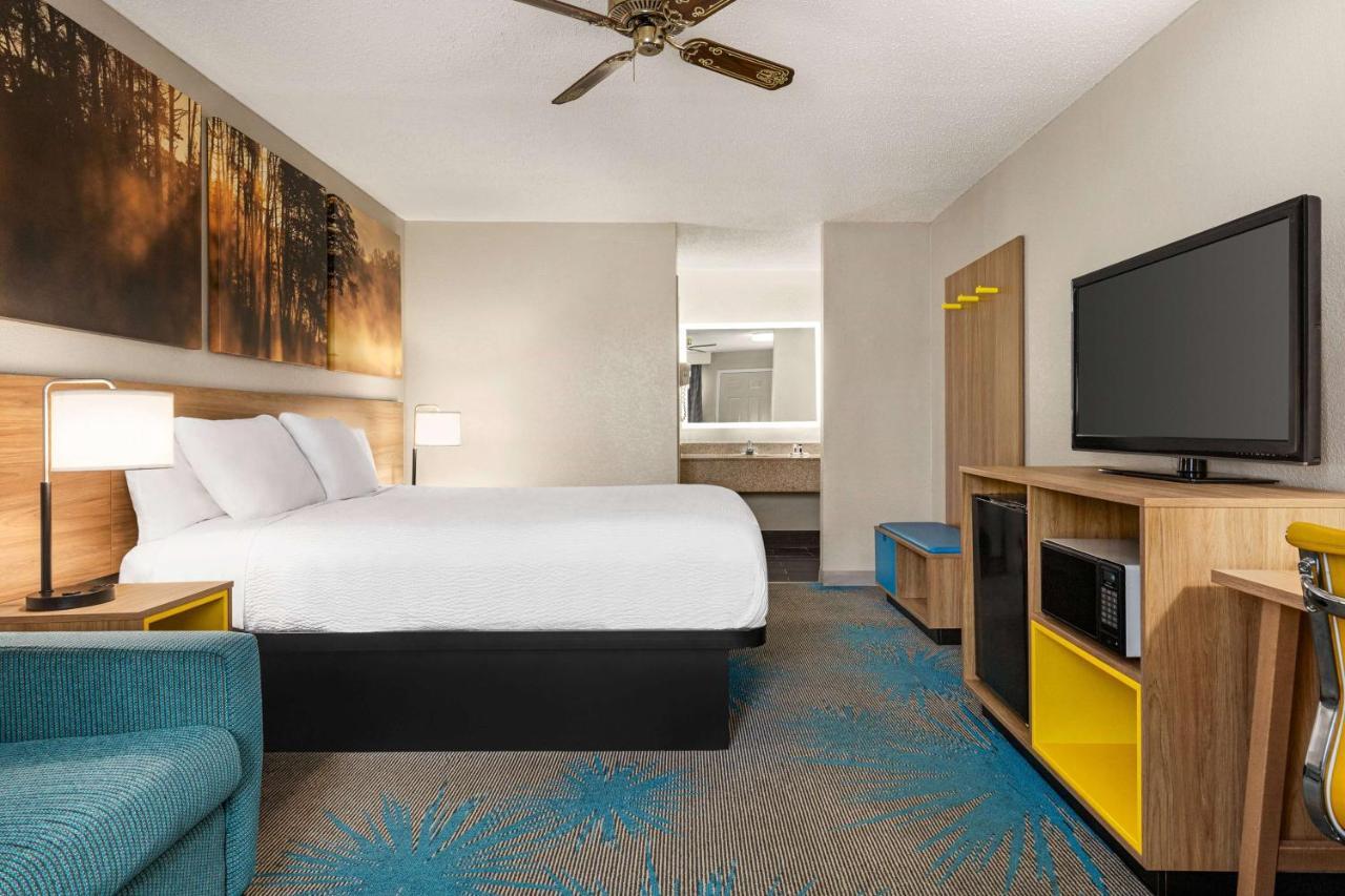 Days Inn By Wyndham Demopolis Bagian luar foto