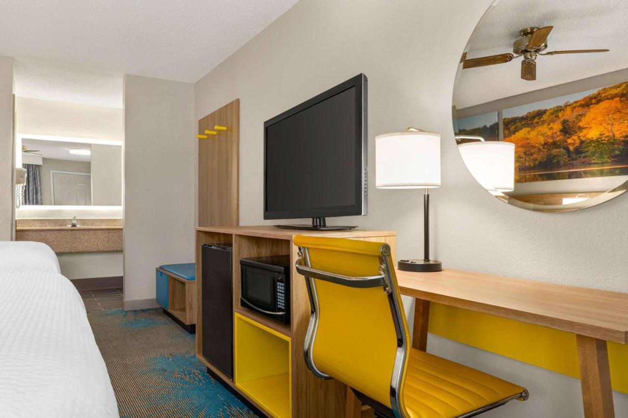 Days Inn By Wyndham Demopolis Bagian luar foto