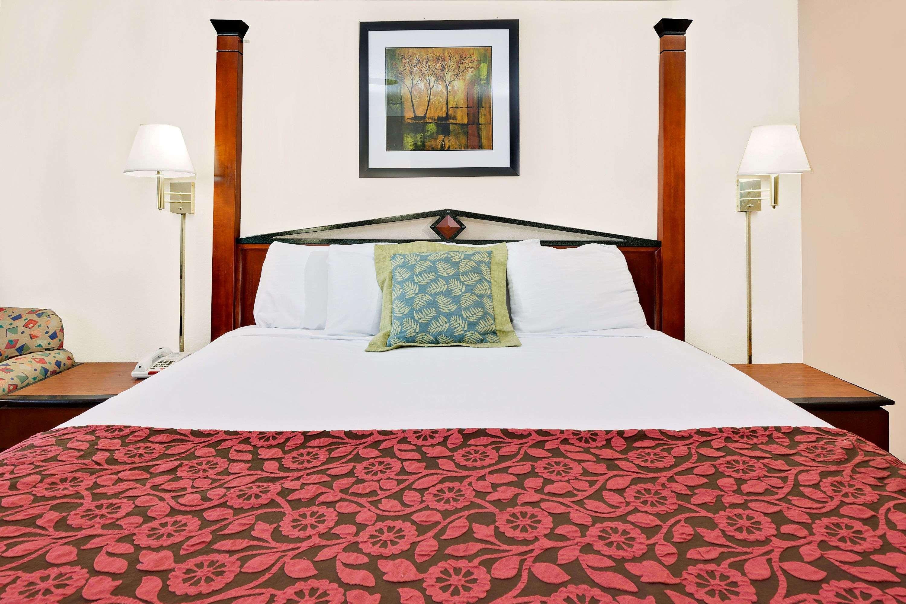 Days Inn By Wyndham Demopolis Bagian luar foto