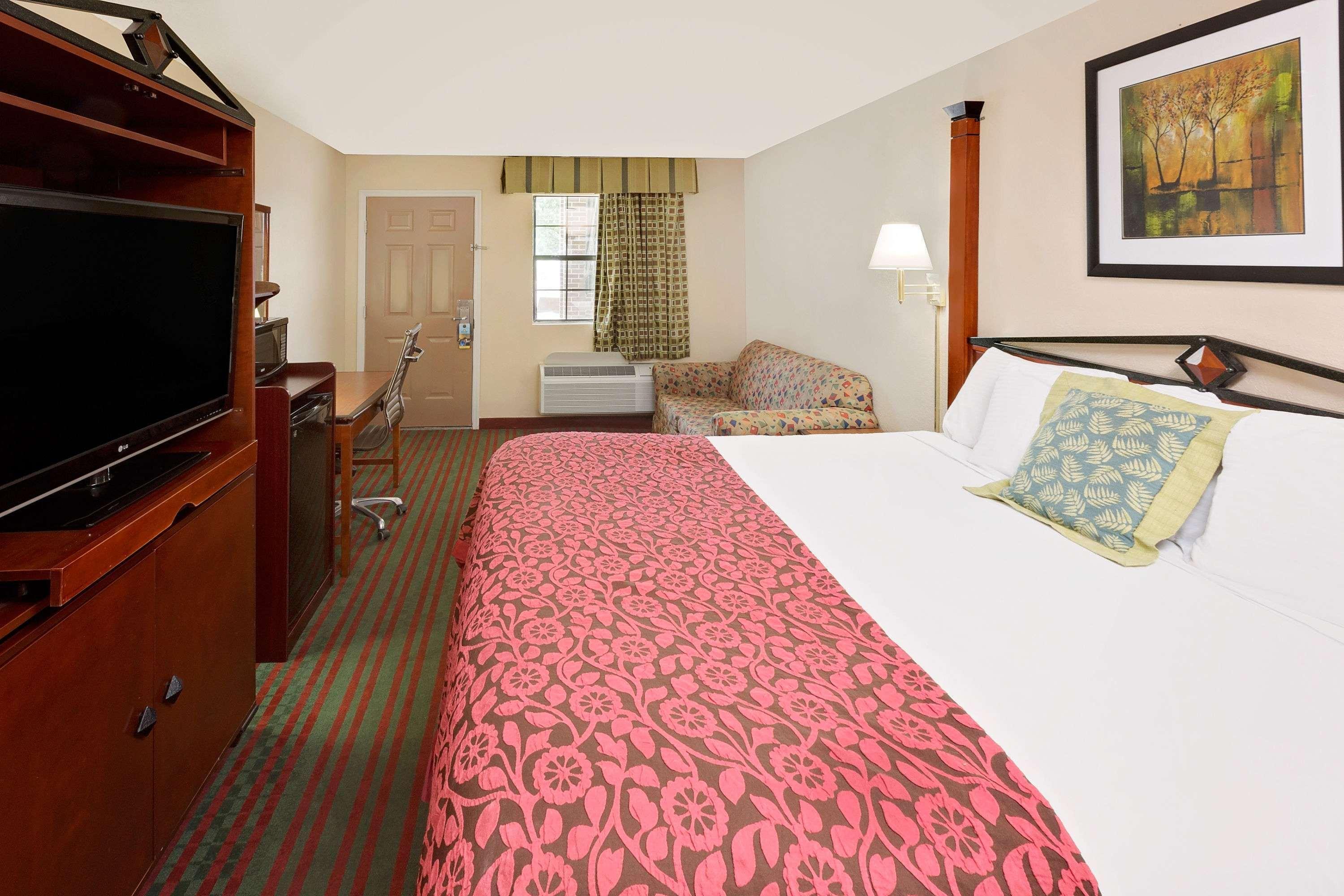 Days Inn By Wyndham Demopolis Bagian luar foto