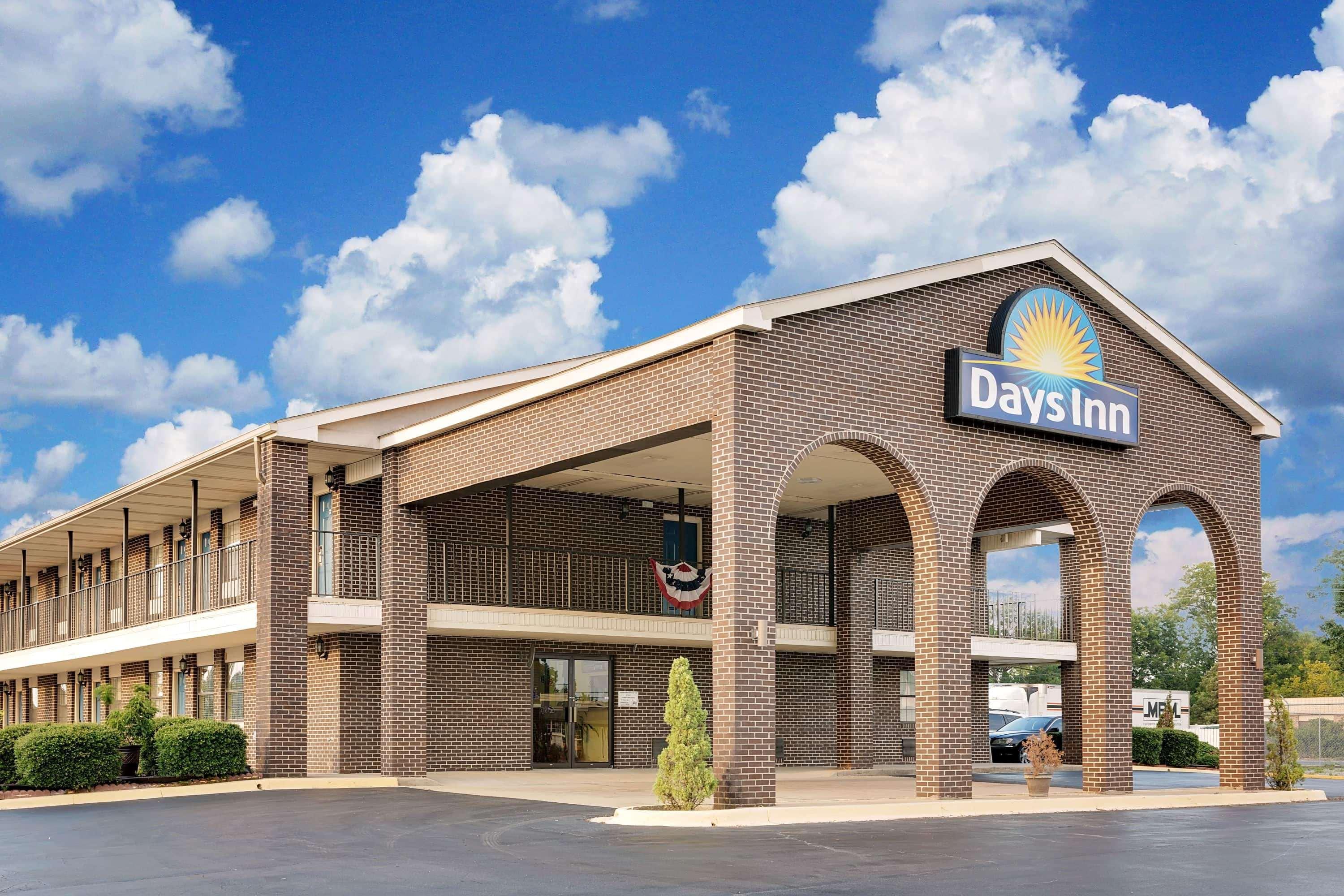 Days Inn By Wyndham Demopolis Bagian luar foto