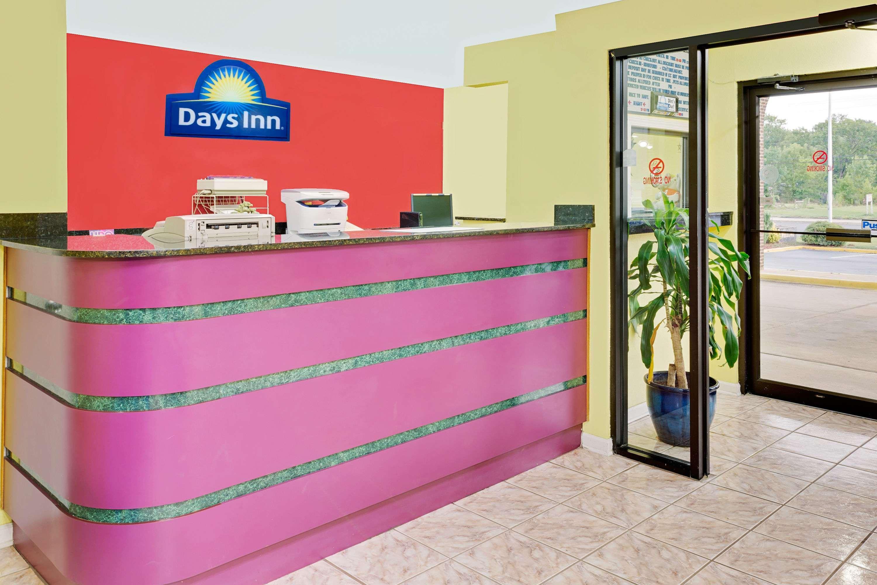Days Inn By Wyndham Demopolis Bagian luar foto