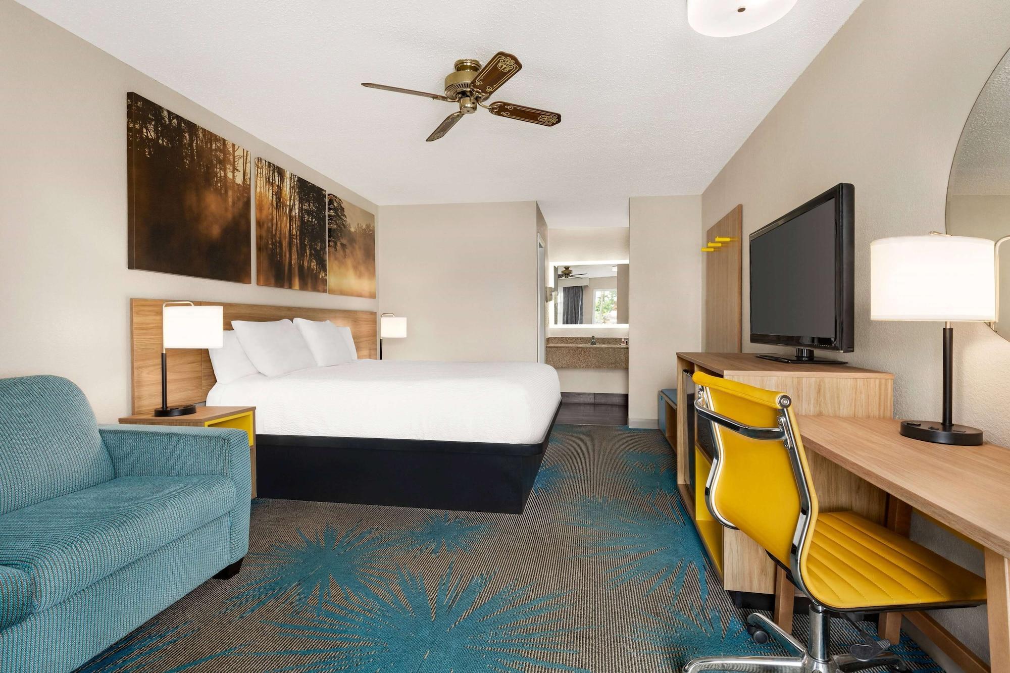 Days Inn By Wyndham Demopolis Bagian luar foto