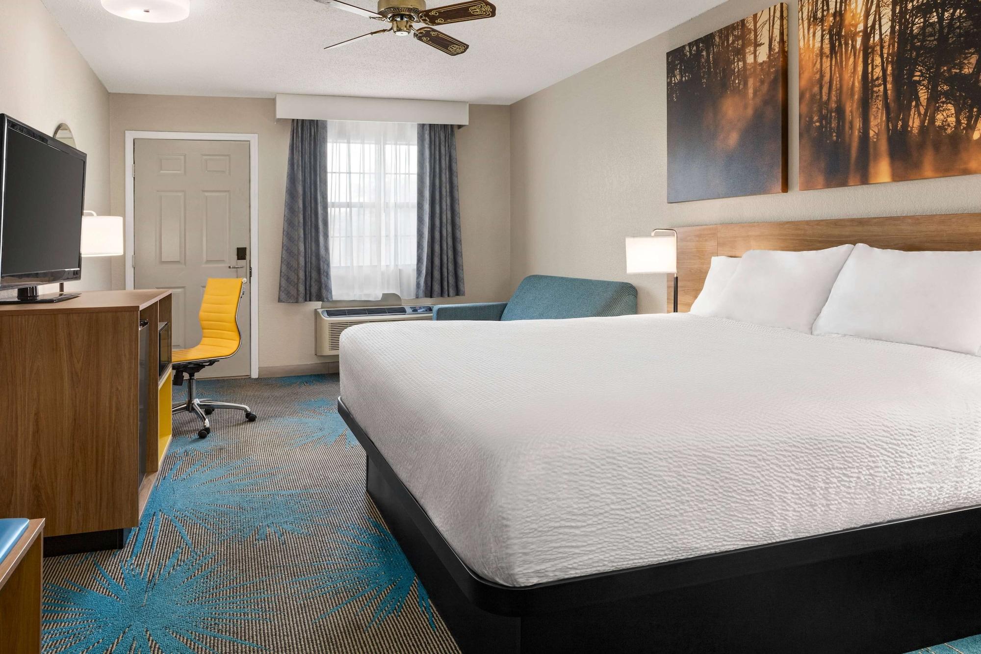 Days Inn By Wyndham Demopolis Bagian luar foto